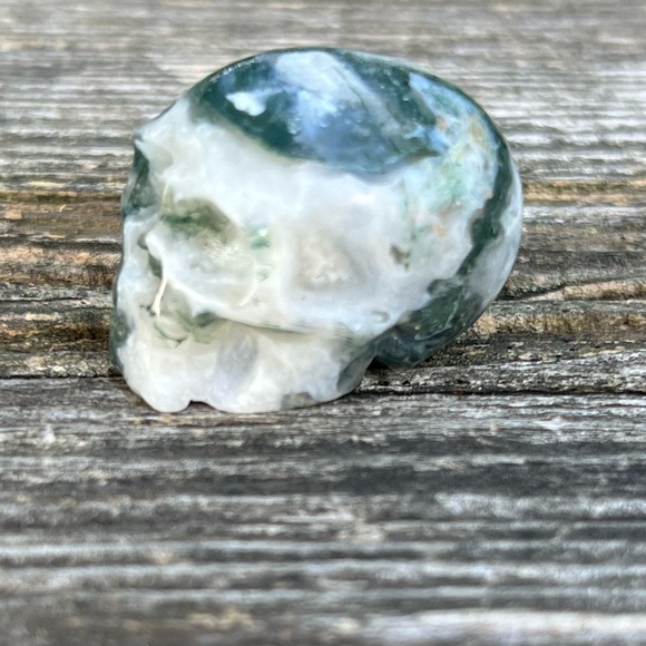 Mini Skull Carving - Picture 4 of 5